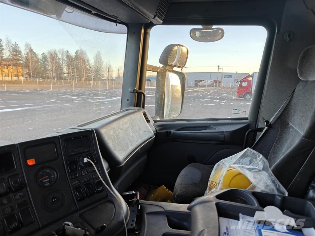 Scania P 94 Camiones caja cerrada