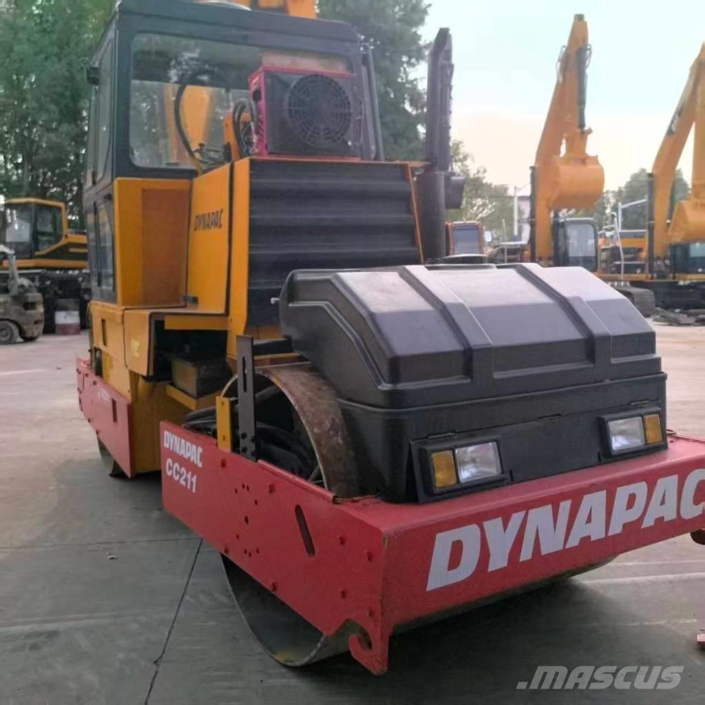 Dynapac CC 211 Rodillos de doble tambor