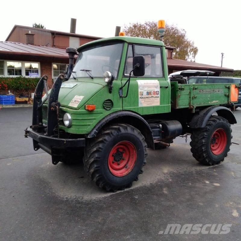 Mercedes-Benz U421 Tractores