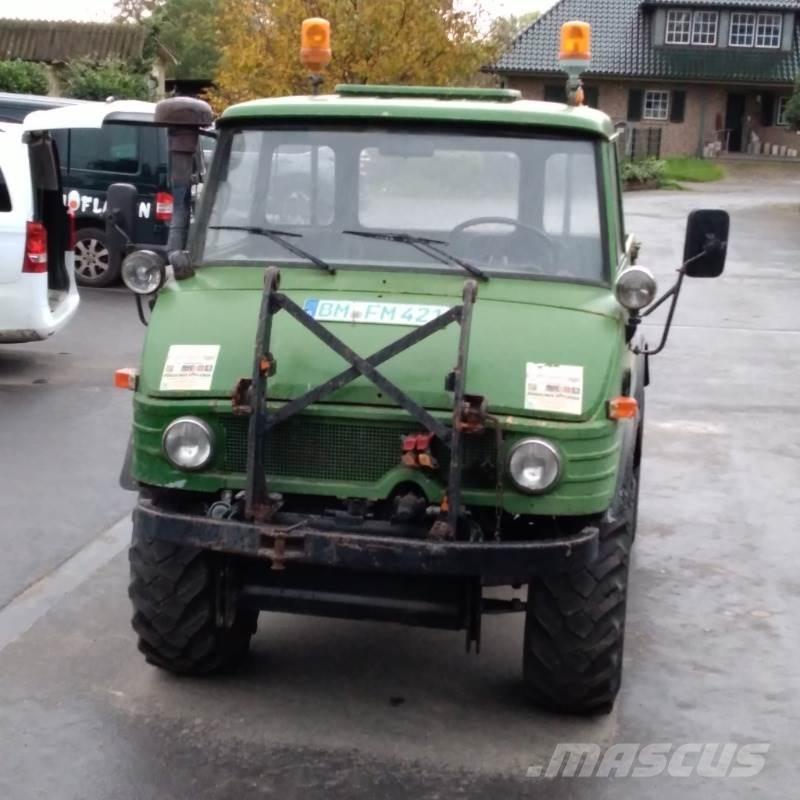 Mercedes-Benz U421 Tractores