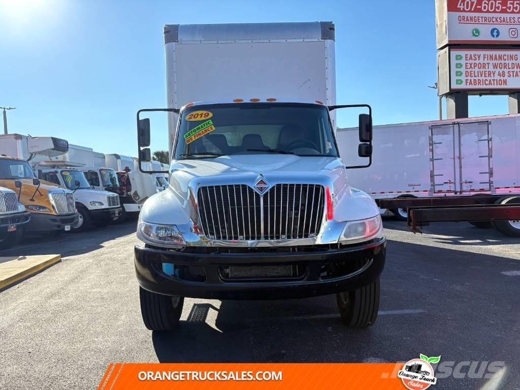 International 4300 Camiones caja cerrada