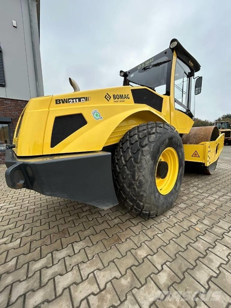 Bomag BW 211 D-5 Rodillos de un solo tambor