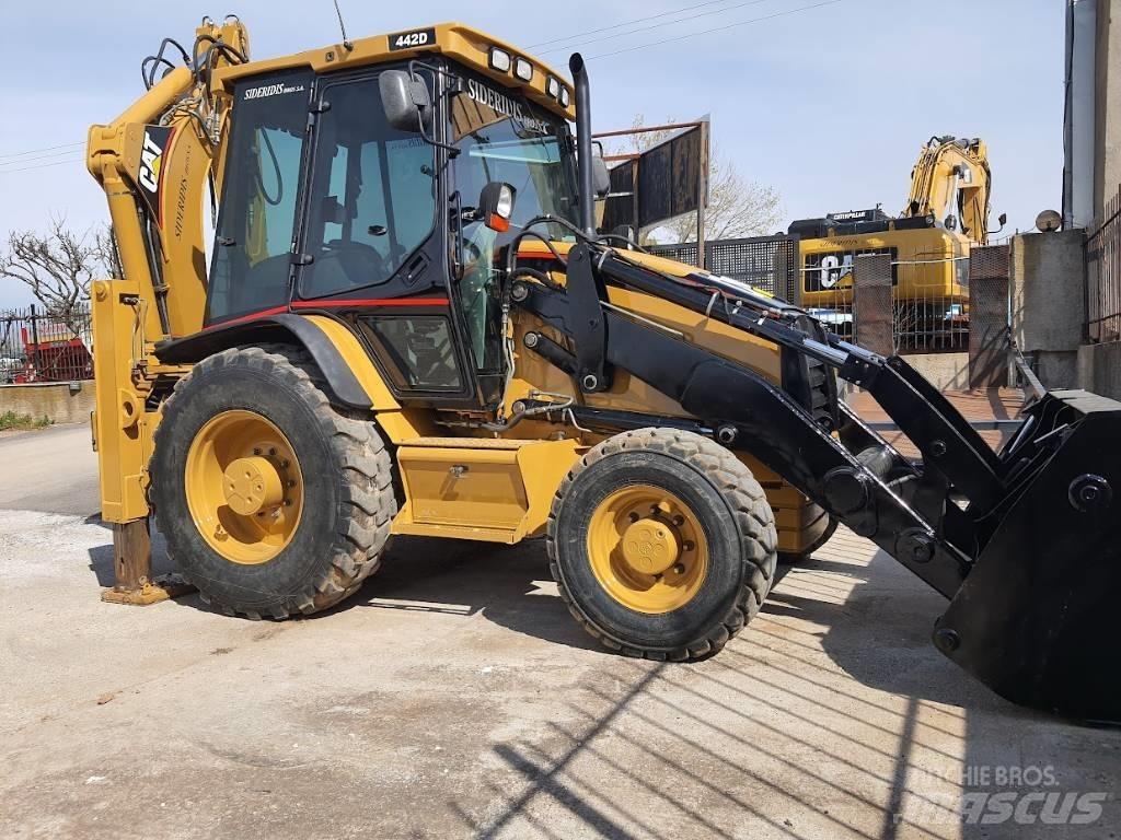 CAT 442 D 4x4 Retrocargadoras