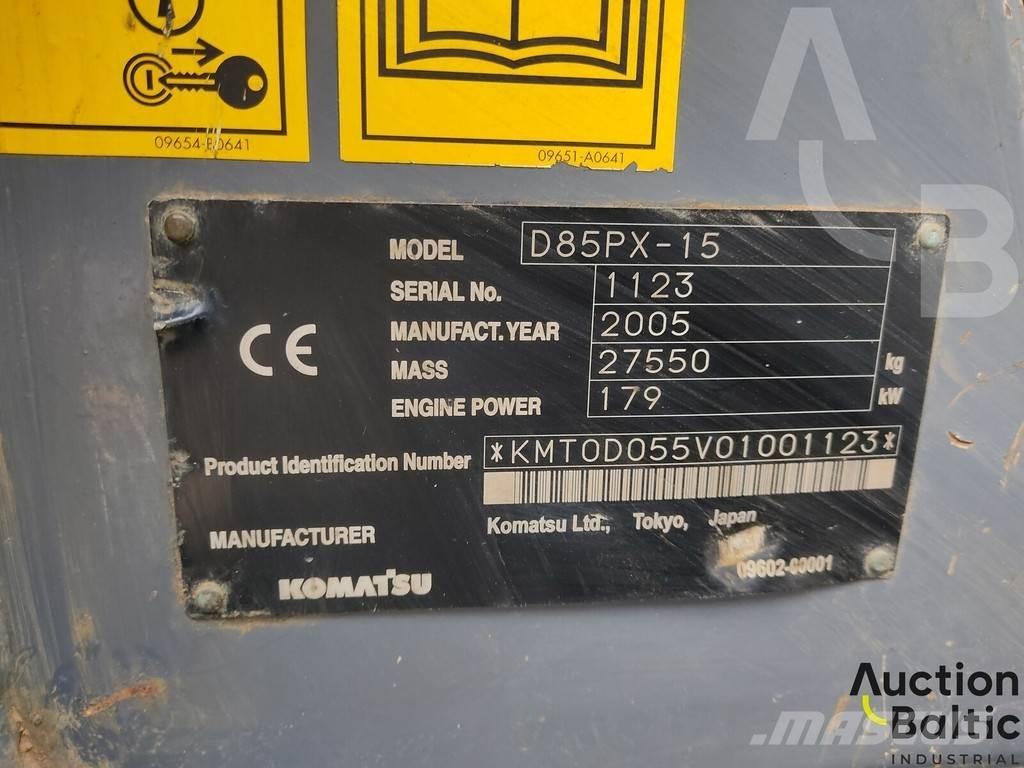 Komatsu D85PX-15 Buldozer sobre oruga