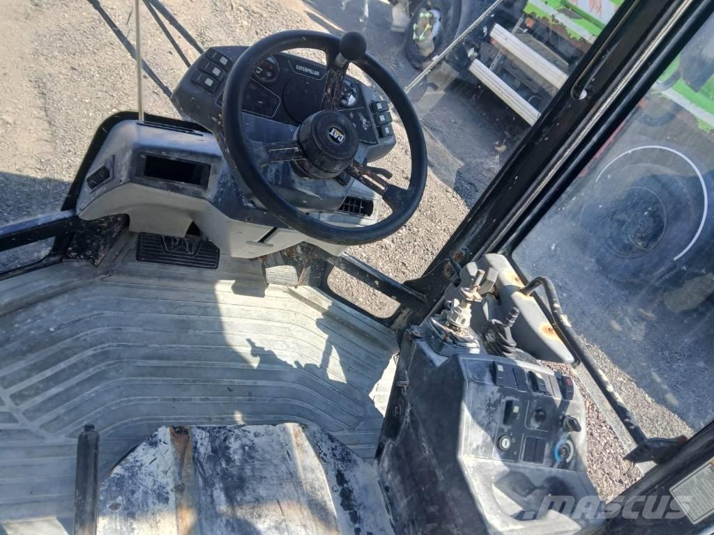 CAT 906 Cabinas e interior