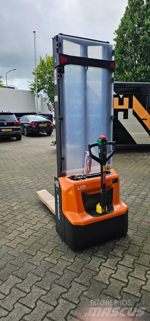 Doosan LSM 12 N Apiladores eléctricos