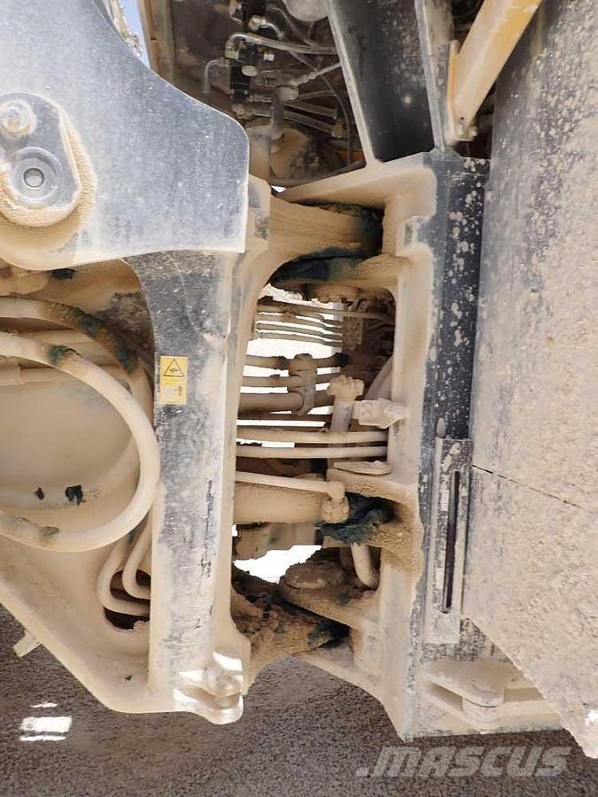 Komatsu WA600-8EO Cargadoras sobre ruedas