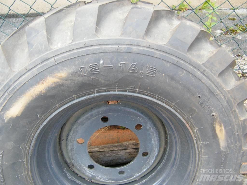 Kumho 12-16,5 Neumáticos, ruedas y llantas