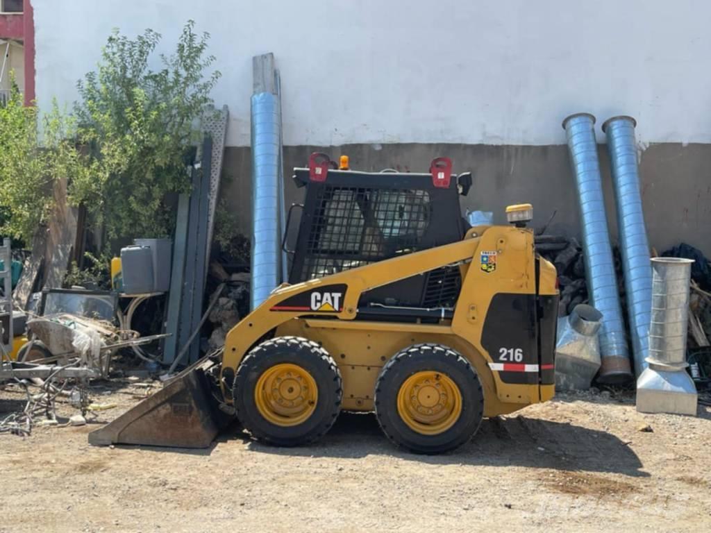 CAT 216 Minicargadoras