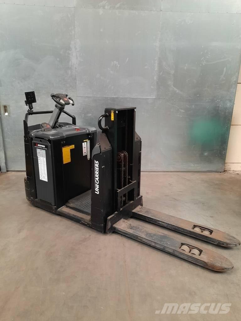 UniCarriers OEP120 Recogepedidos de baja altura