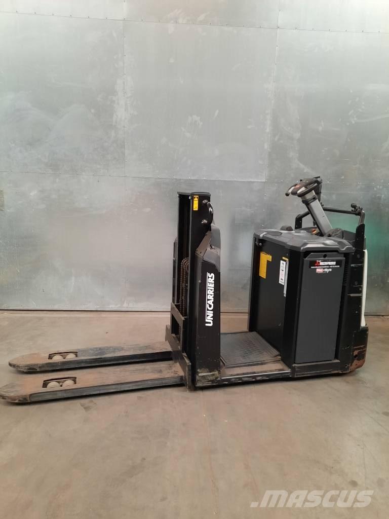 UniCarriers OEP120 Recogepedidos de baja altura