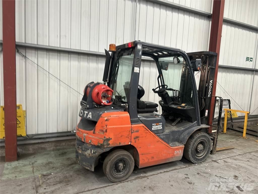 Toyota 02-8FGF25 Carretillas LPG