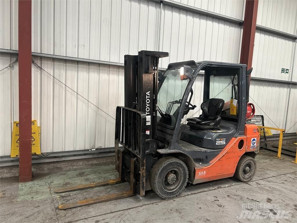 Toyota 02-8FGF25 Carretillas LPG