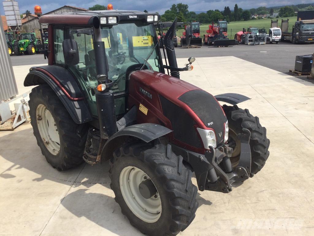 Valtra N123 Tractores