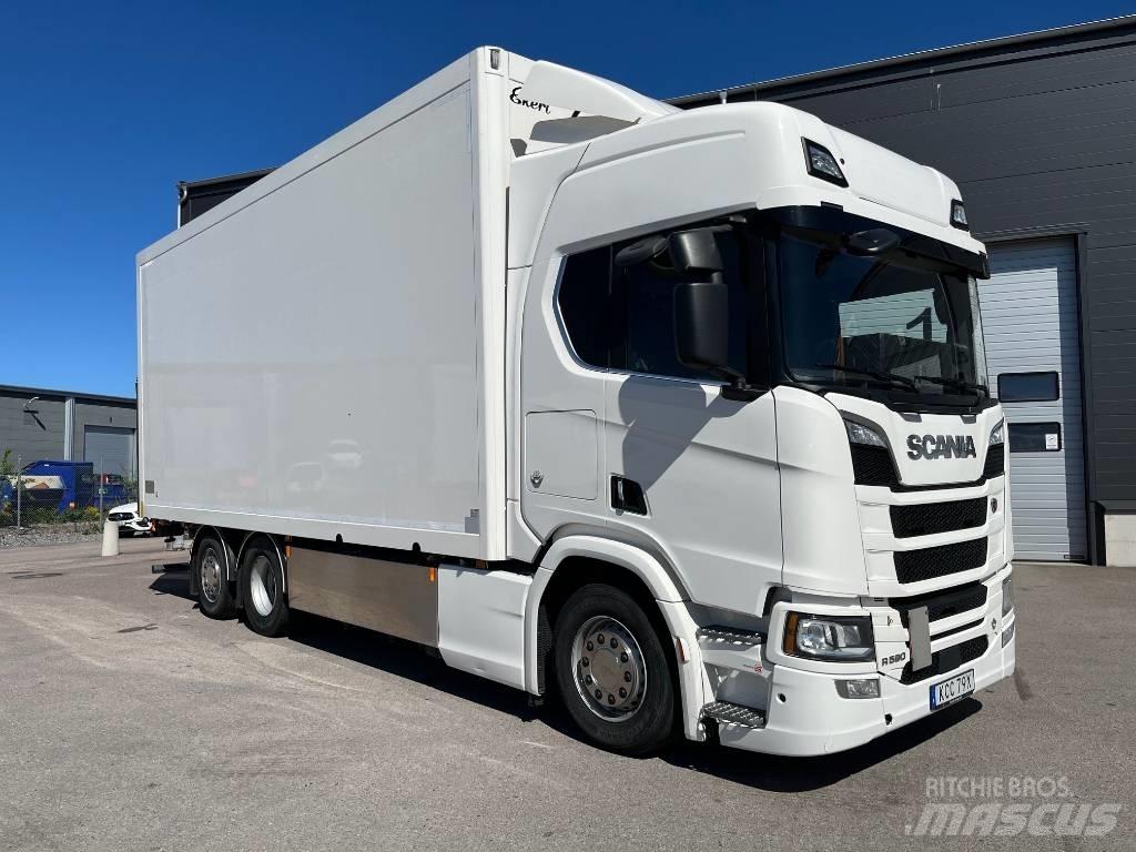 Scania R590 Camiones caja cerrada