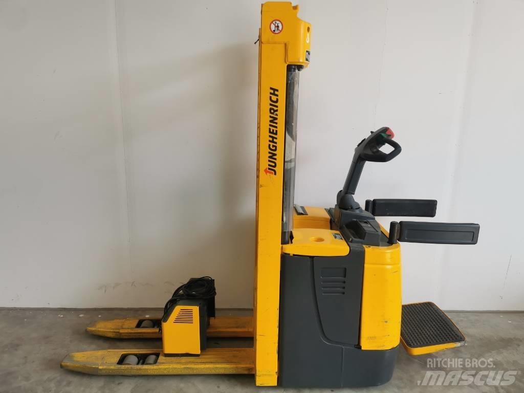 Jungheinrich ERC 214 Apiladores eléctricos autopropulsados