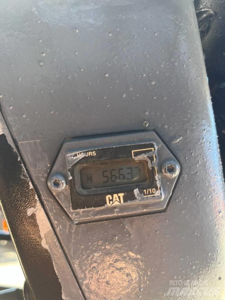 CAT 246 Minicargadoras