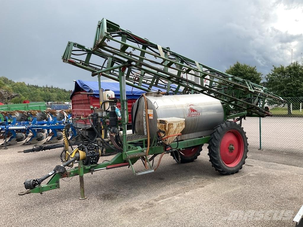Moteska 2500 Pulverizadores arrastrados