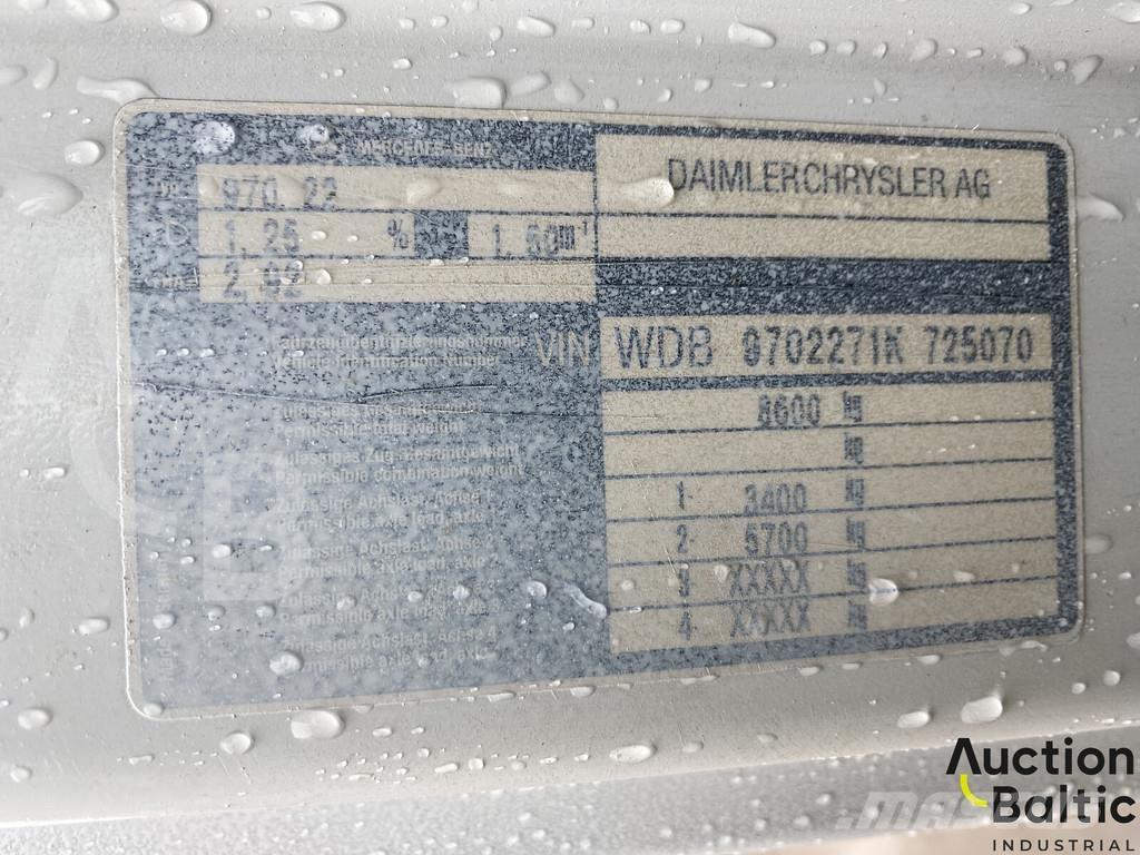 Mercedes-Benz 815 Camiones plataforma