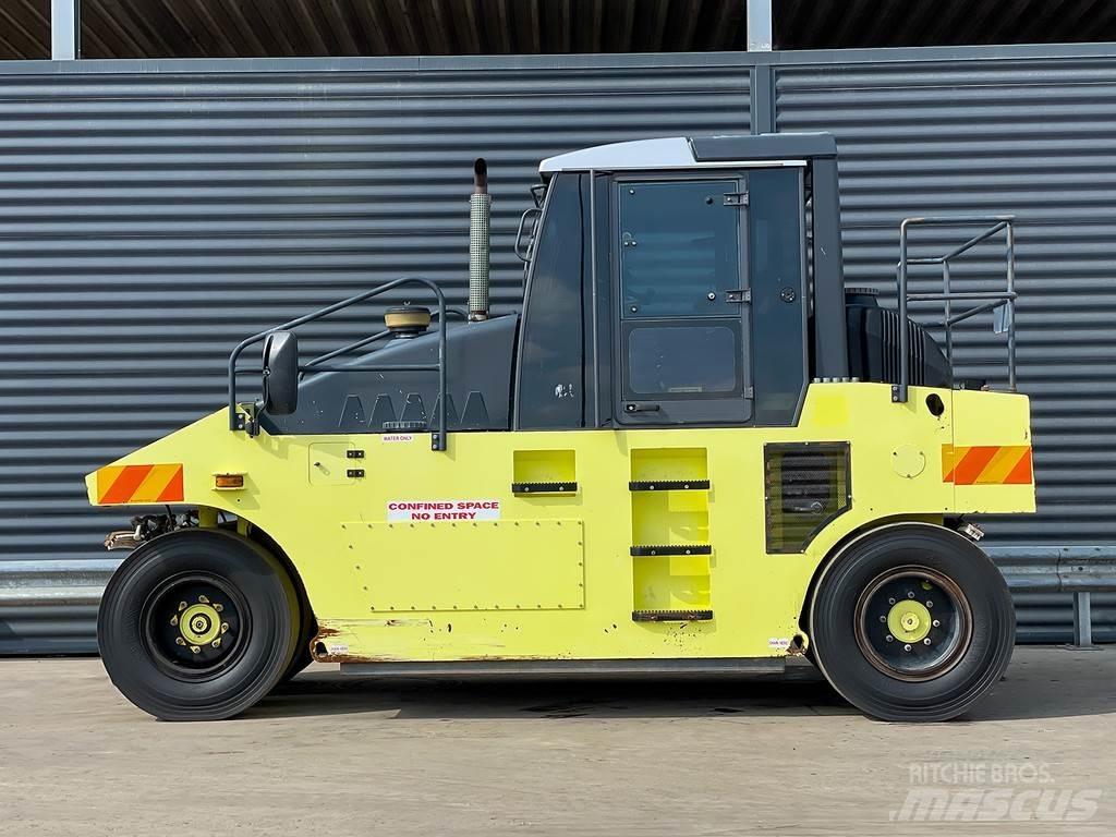 Ammann AP 240 Rodillos sobre neumáticos