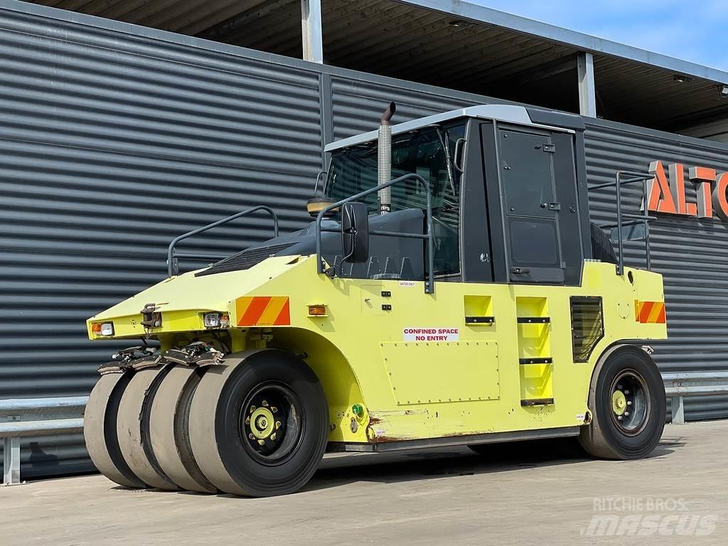 Ammann AP 240 Rodillos sobre neumáticos
