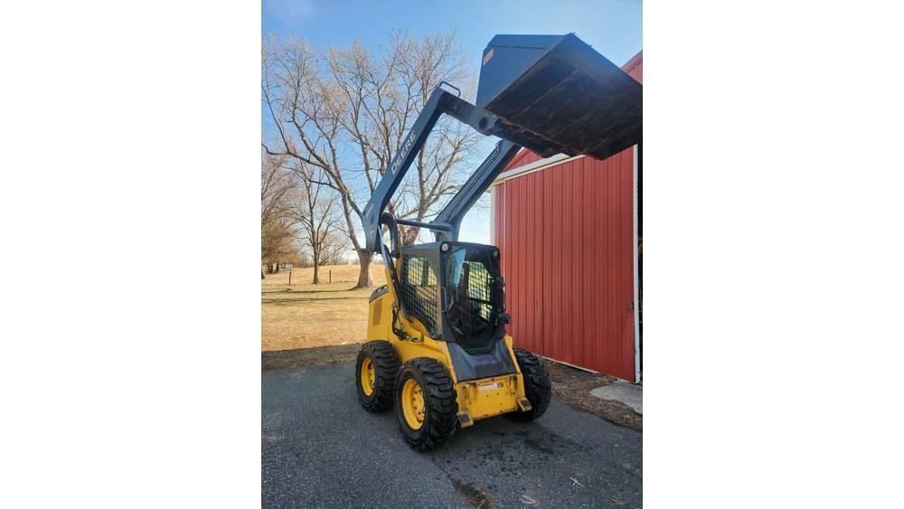John Deere 318 D Minicargadoras