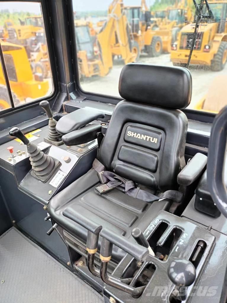 Shantui D22 Buldozer sobre oruga