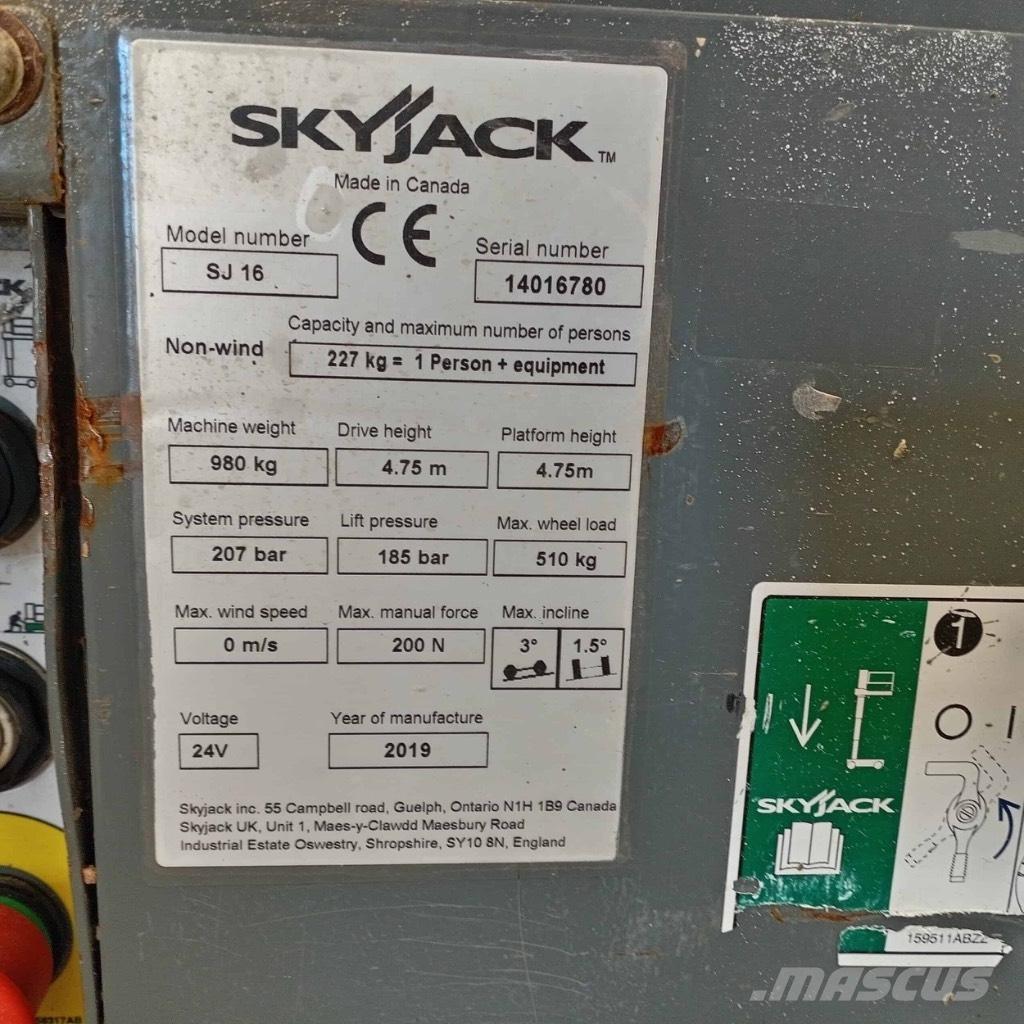 SkyJack SJ 16 Ascensores de personal y montacargas de acceso