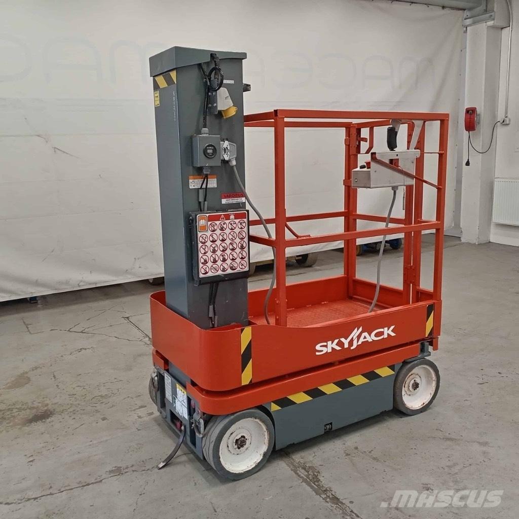 SkyJack SJ 16 Ascensores de personal y montacargas de acceso