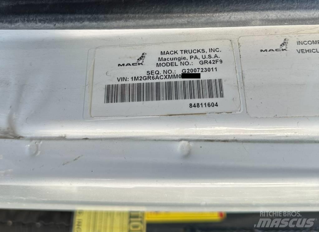 Mack GR 42 F9 Camiones bañeras basculantes o volquetes
