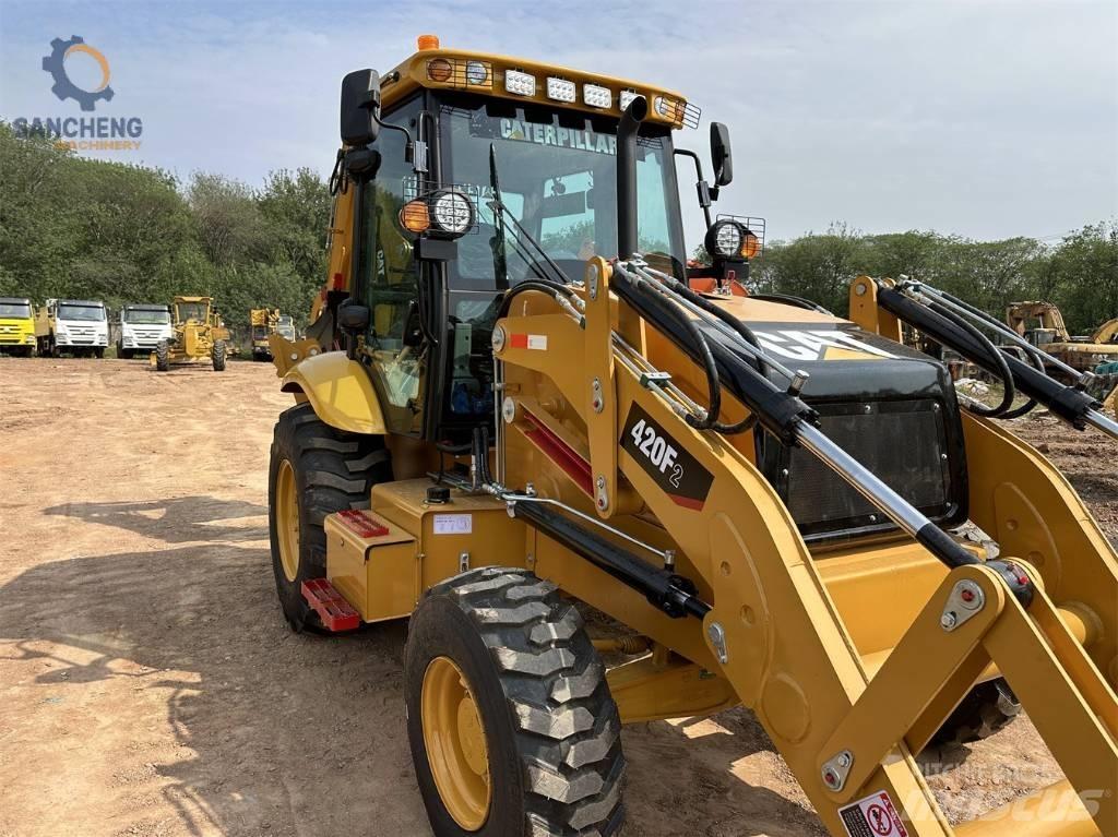 CAT 420F2 Retrocargadoras