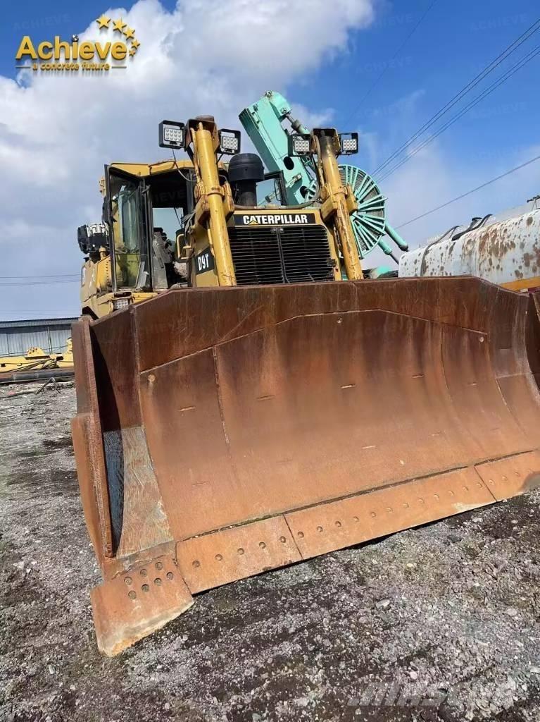 CAT D 9 T Buldozer sobre oruga