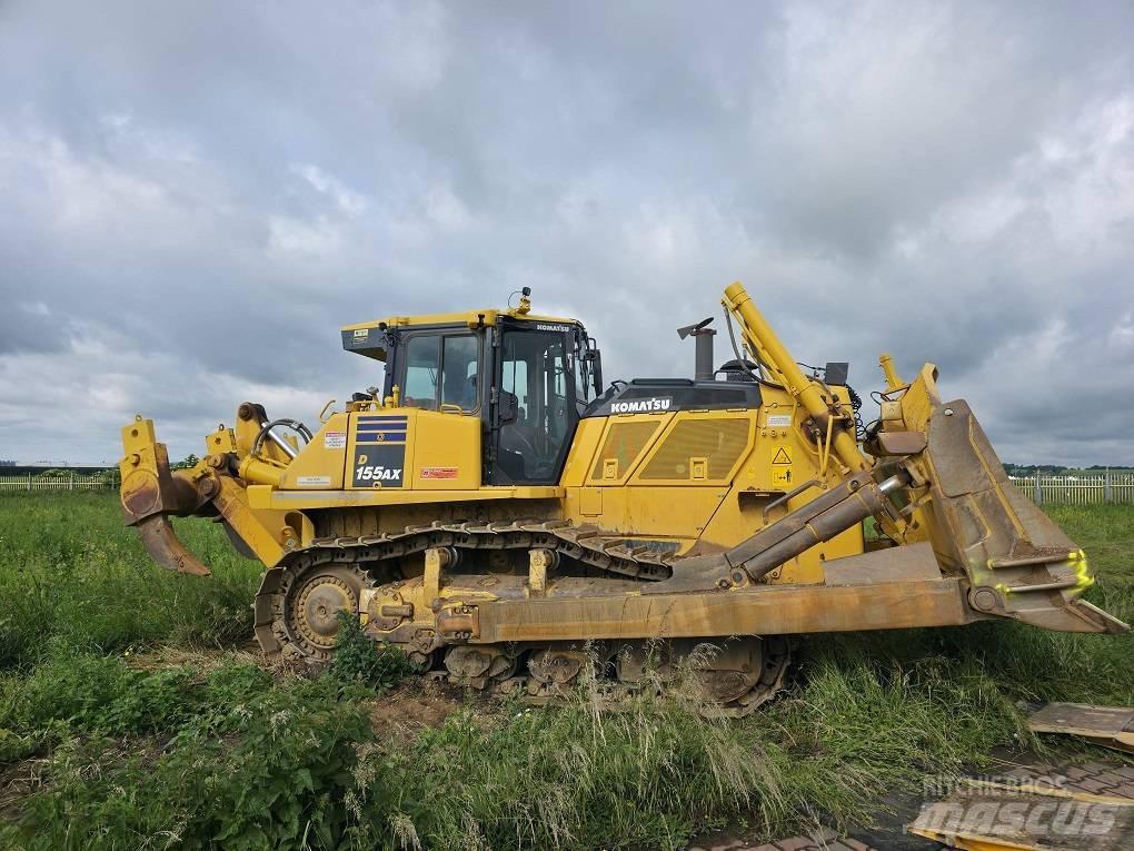 Komatsu D155AX-8 Buldozer sobre oruga