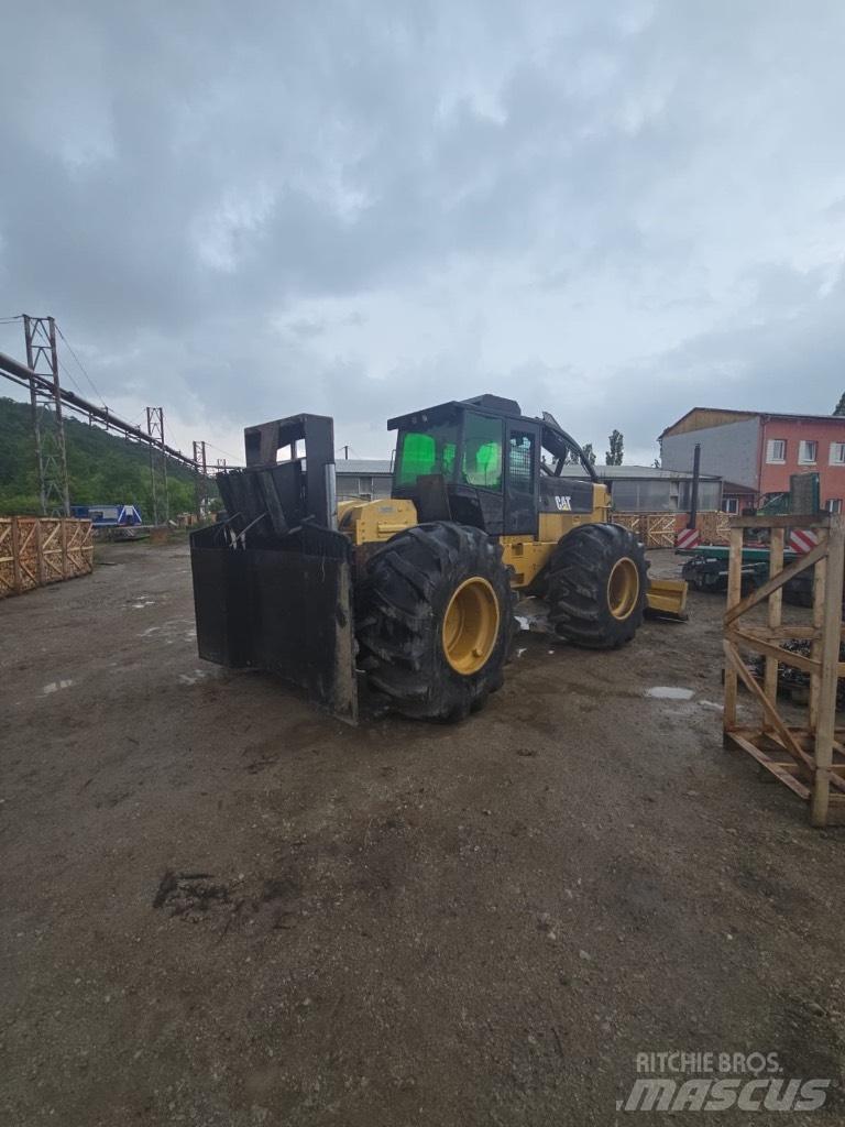 CAT 525 C Arrastrador de troncos