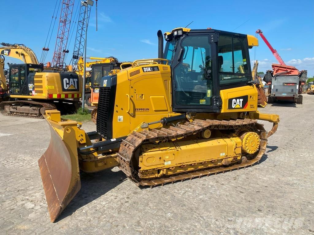 CAT D5K2 XL Buldozer sobre oruga