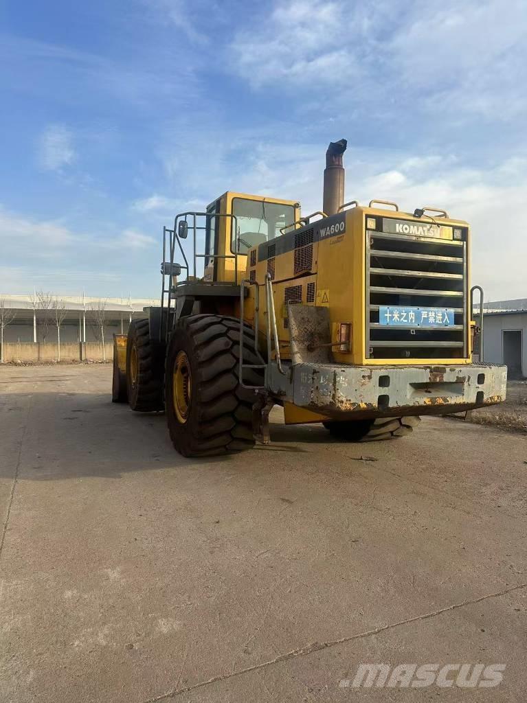Komatsu WA 600-6 Cargadoras sobre ruedas