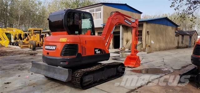 Doosan DX60 Excavadoras de cadenas