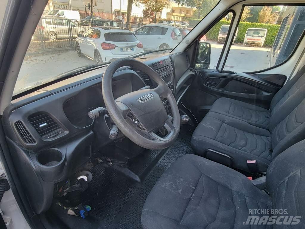 Iveco DAILY E6 Cabinas e interior