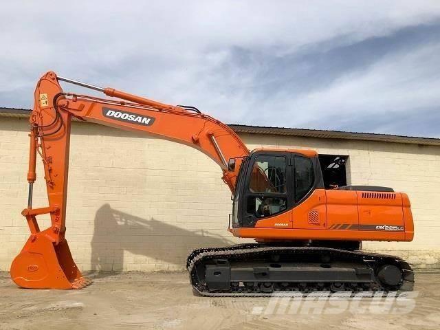 Doosan DX 225 Excavadoras de cadenas