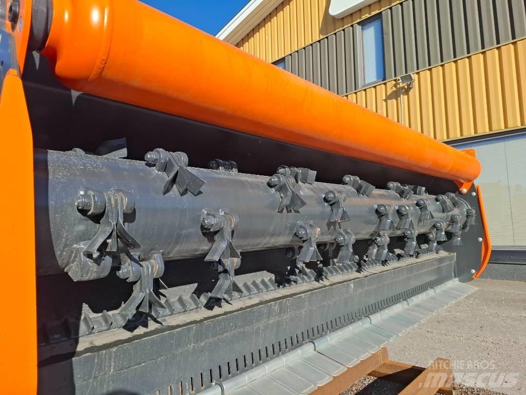 TMC Cancela THN-320D Segadoras y cortadoras de hojas para pastos