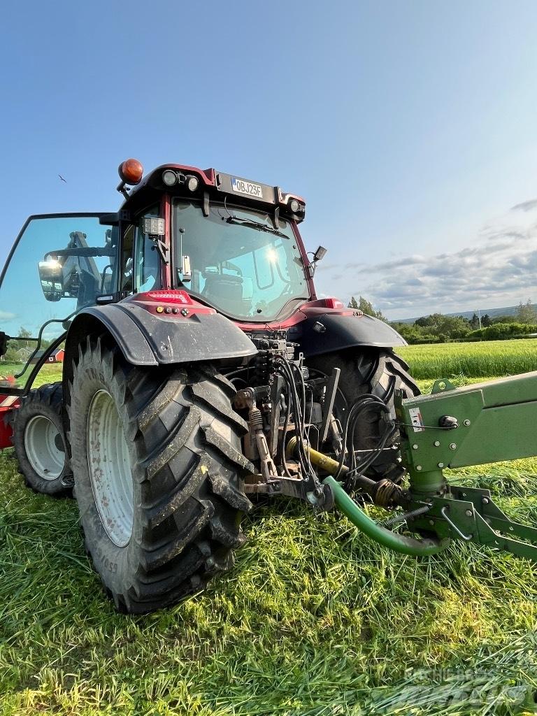 Valtra N155 Versu Tractores