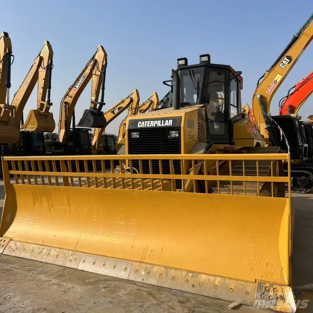 CAT D 8 R Buldozer sobre oruga