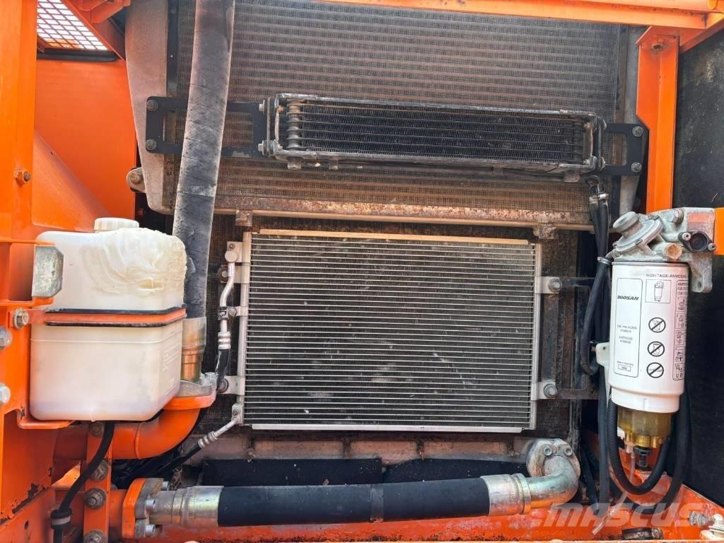Doosan DX 300 LC Excavadoras de cadenas