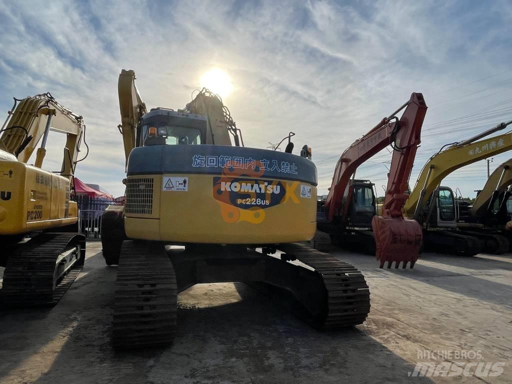 Komatsu PC 228 US Excavadoras de cadenas