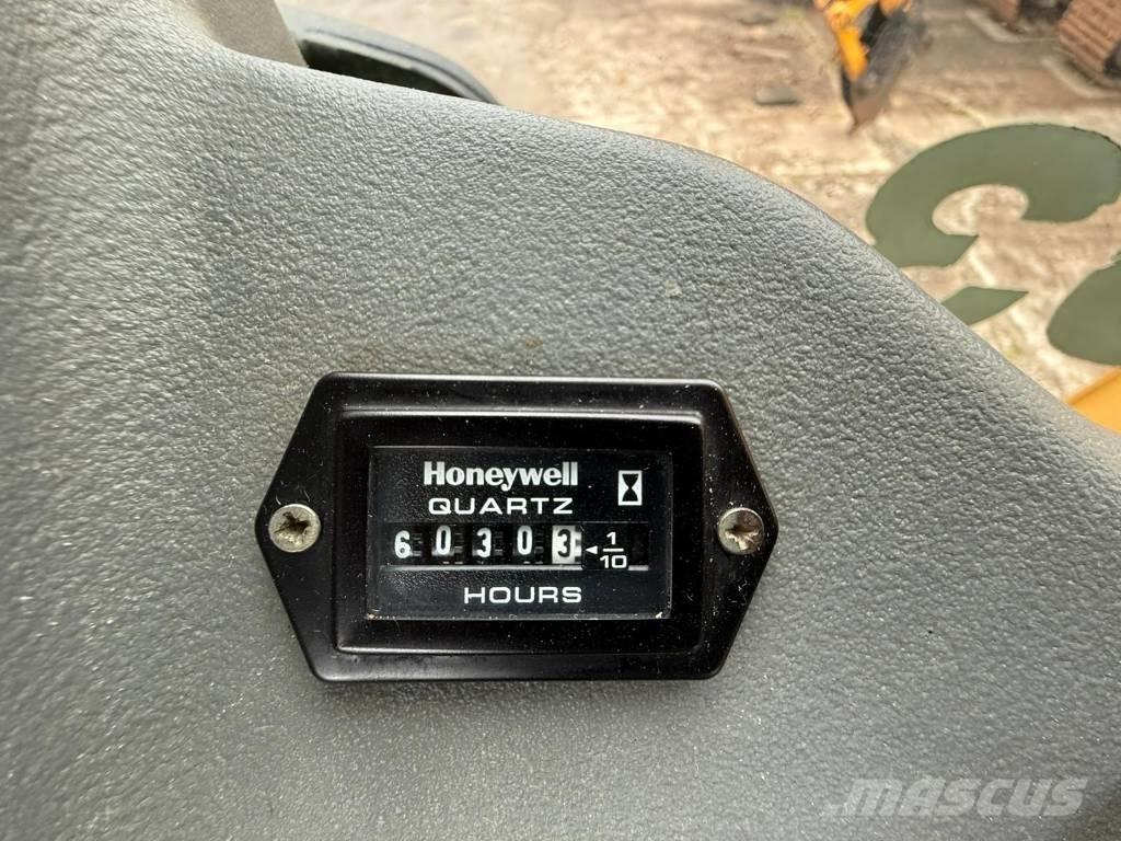 Komatsu WB 93 S-5 Retrocargadoras
