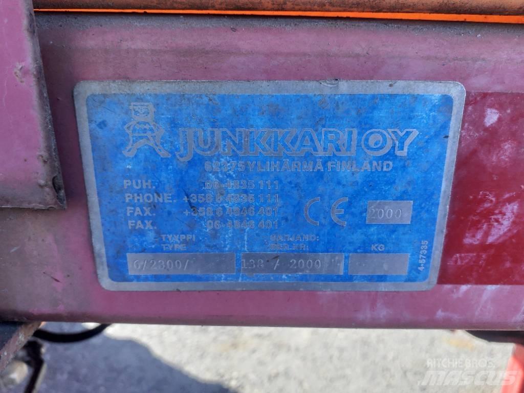 Junkkari 2300 / 15 / 3 Pulverizadores arrastrados