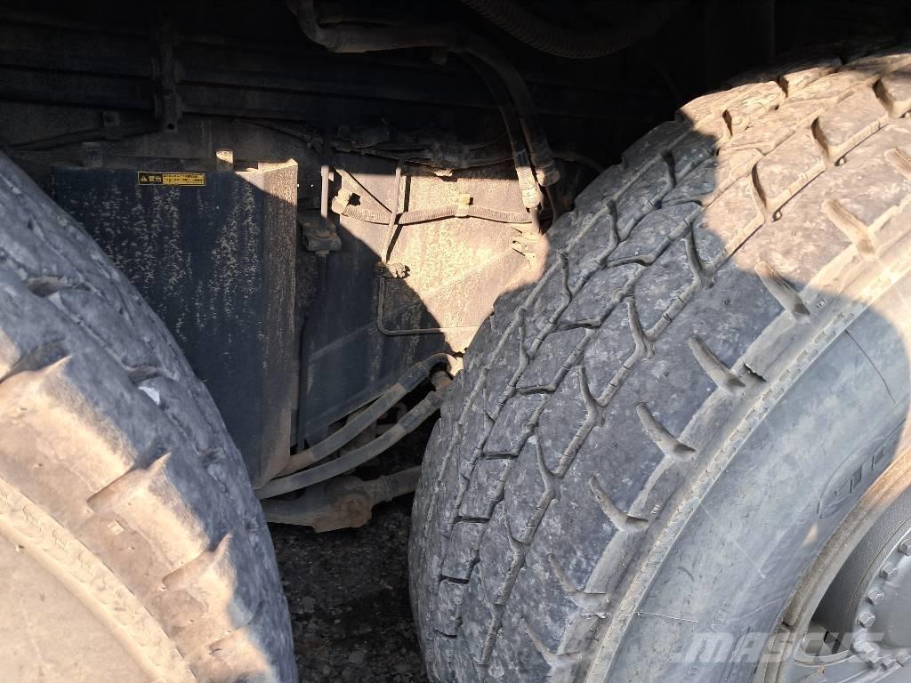 Kato KR-75H Grúas autopropulsadas