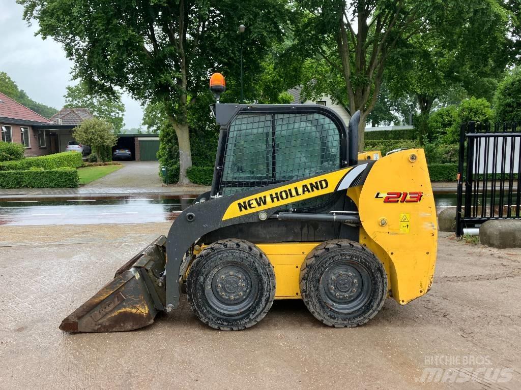 New Holland L 213 Minicargadoras