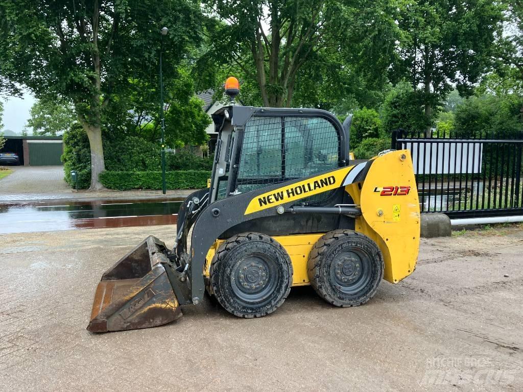 New Holland L 213 Minicargadoras