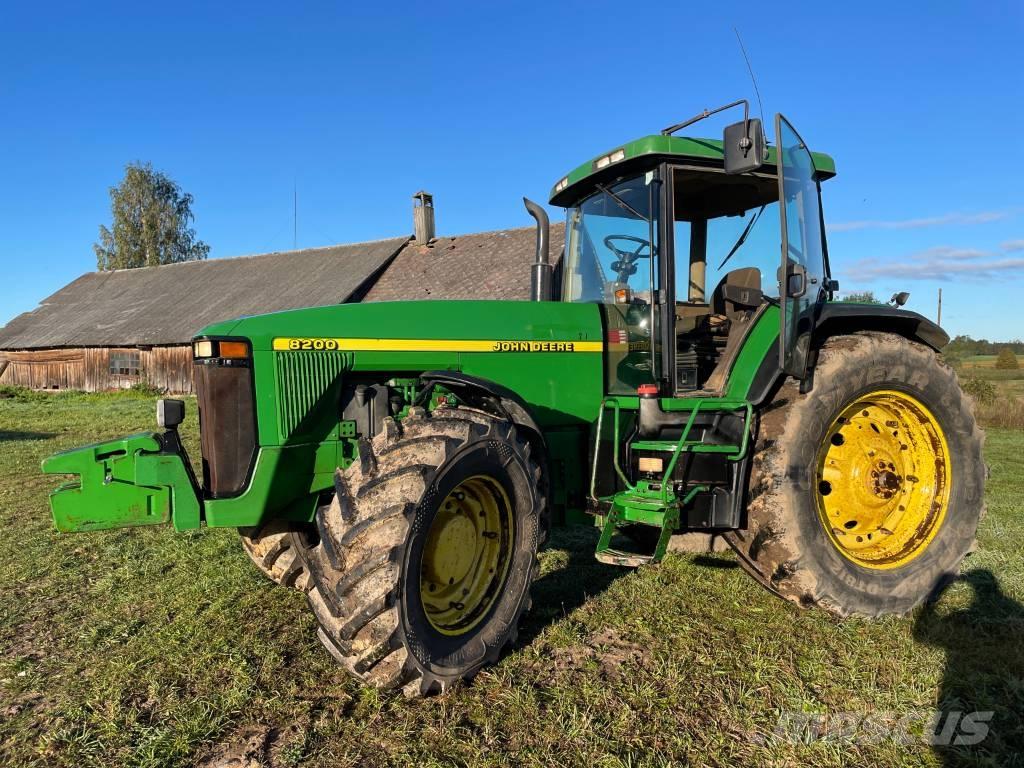 John Deere 8200 Tractores